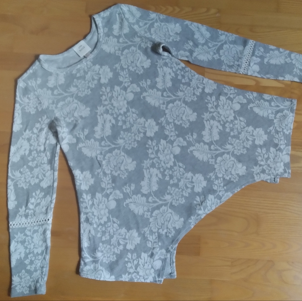 Knox Rose Floral Long Sleeve Femine Sharkbite Hem Western Cottagecore Tunic‎ Top